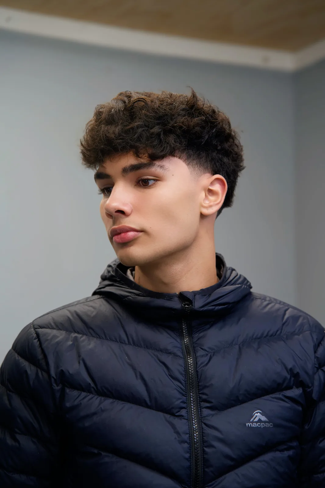 A curly fringe with a taper, cut by Leandro Herrera