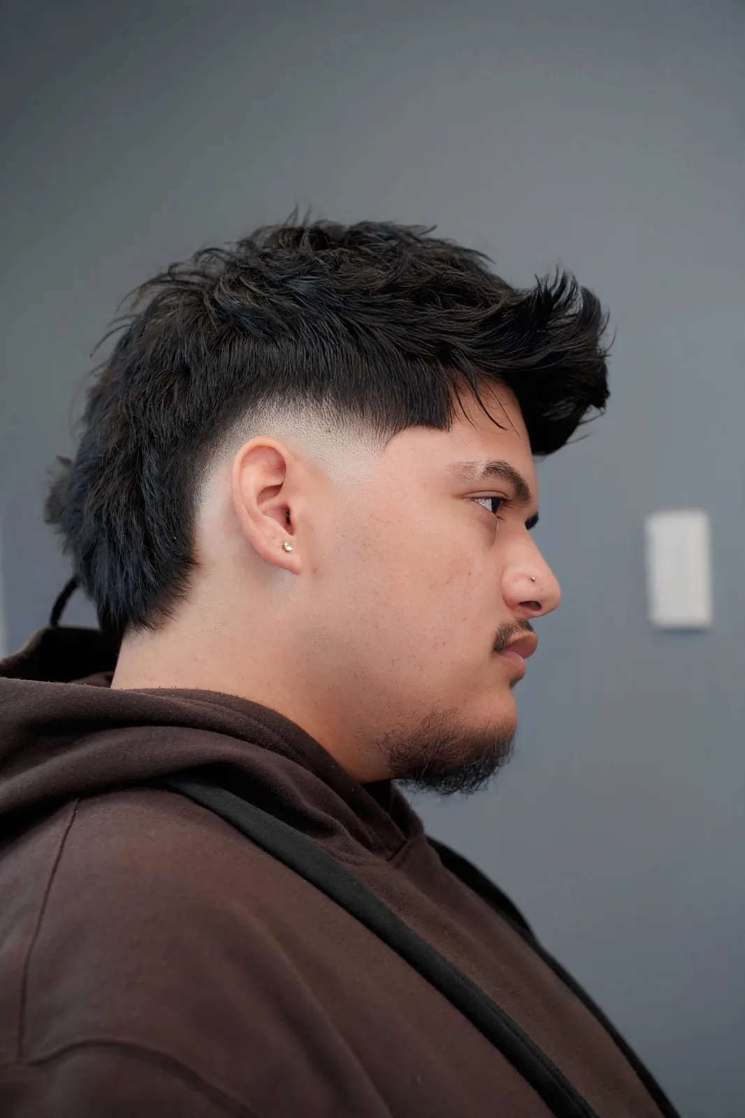 The profile of a finished dark textured mullet.