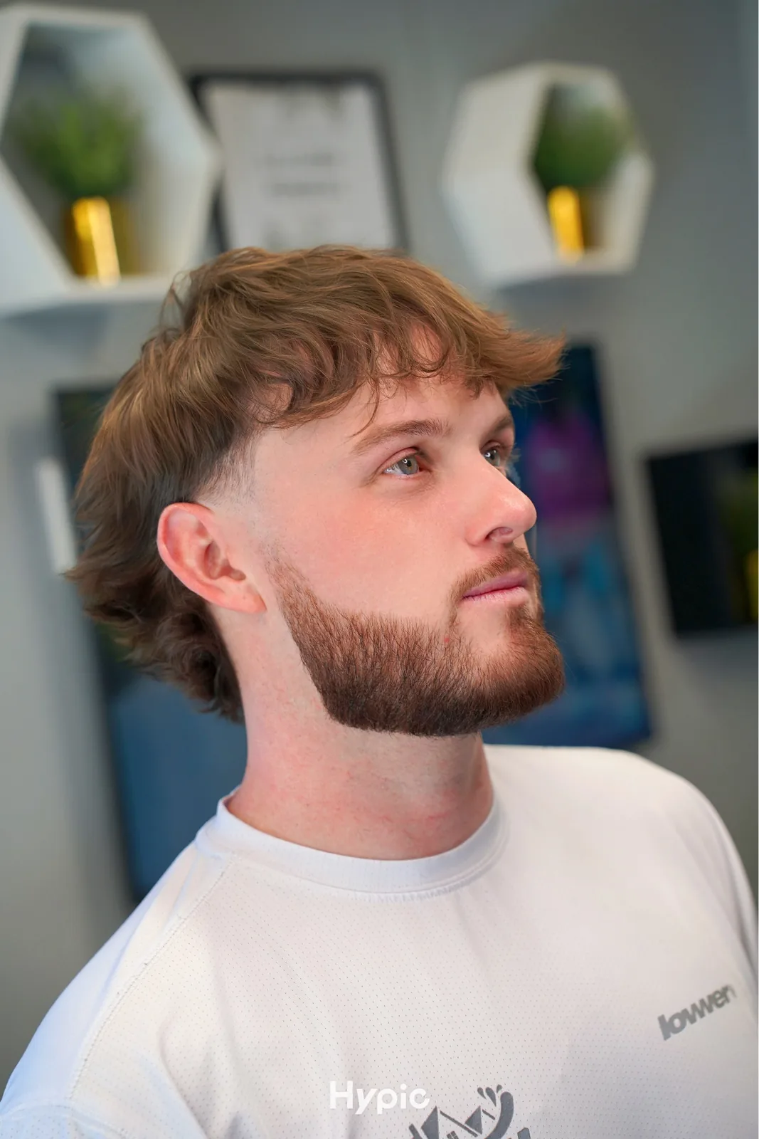 A blond mullet in profile, cut by Leandro Herrera