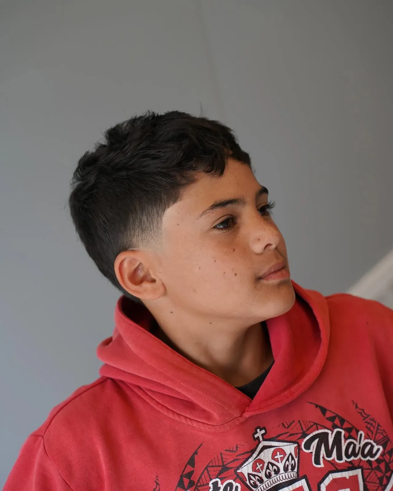 A textured crop with a fade, cut by Leandro Herrera